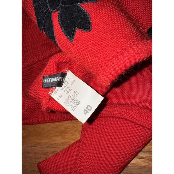 ASTRIFA Vintage Wool Sweater Gestrickte Tracht Germany Bow Red Black Holiday 40 - Picture 7 of 8